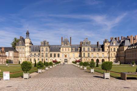 How to get to Chateau de Fontainebleau in Paris using public transport